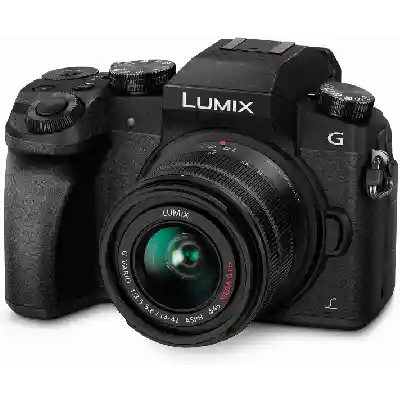 Best IRL streaming camera mirrorless camera Panasonic Lumix G7 product shot